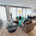 Spacious 1 Bedroom With Balcony Zurych