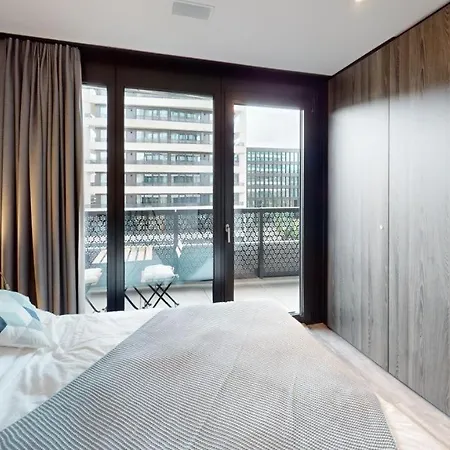 Spacious 1 Bedroom With Balcony Zurych