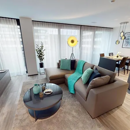 Spacious 1 Bedroom With Balcony 취리히