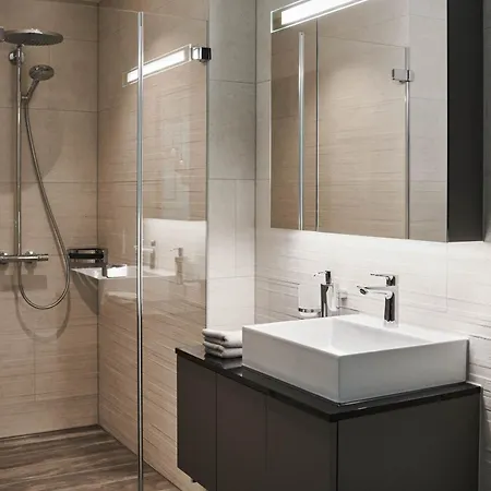 Spacious 1 Bedroom With Balcony *