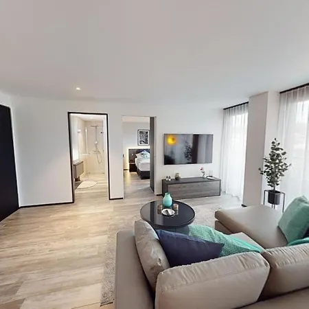 Spacious 1 Bedroom With Balcony *