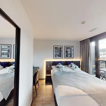 Spacious 1 Bedroom With Balcony Lägenhet